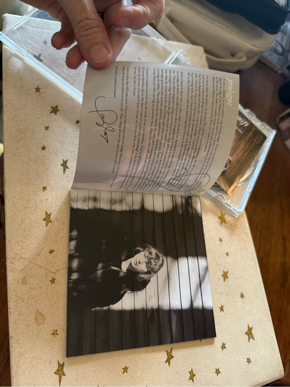 SOLD Taylor Swift Signed Evermore CD - Picture 7 of 10